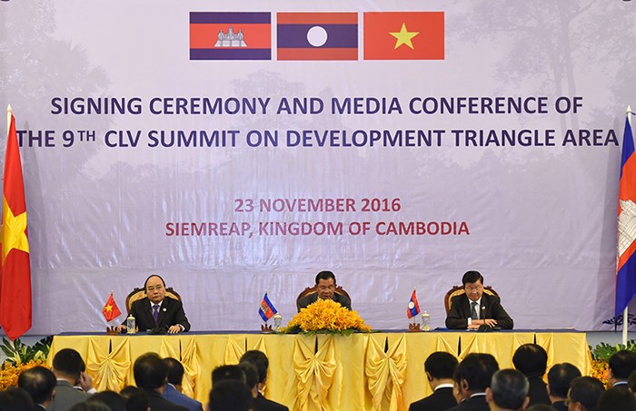 Нгуен Суан Фук завершил визит в связи с участием в 9-м саммите Треугольника развития - ảnh 1